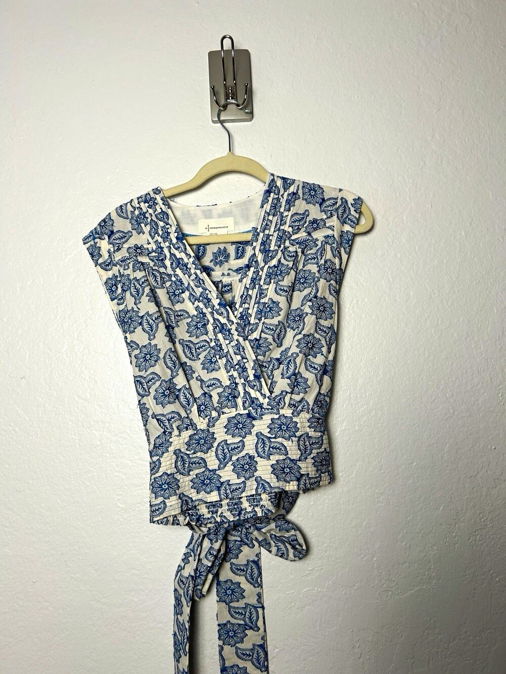 by Anthropologie Blue White Floral V-Neck Tie Waist Woven Blouse Top Sz S/P